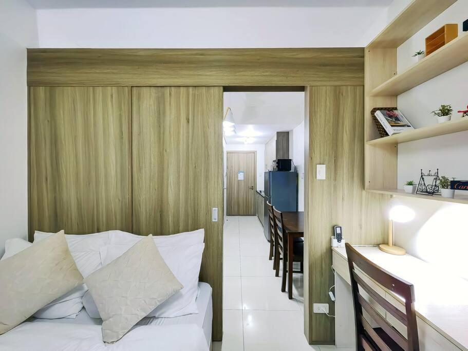 1br Unit Condotel W Balcony Fame Residences -fm06 Apartment Manila