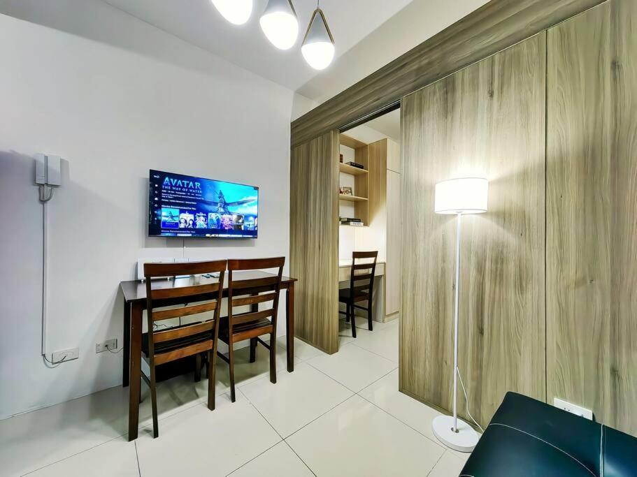 1br Unit Condotel W Balcony Fame Residences -fm06 Apartment Manila
