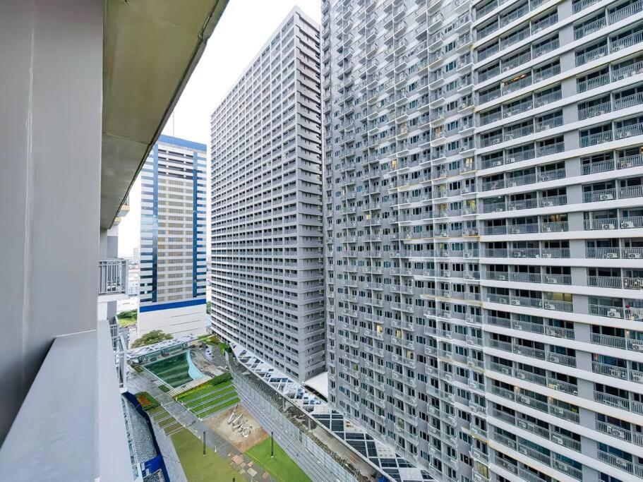 1br Unit Condotel W Balcony Fame Residences -fm06 * Manila