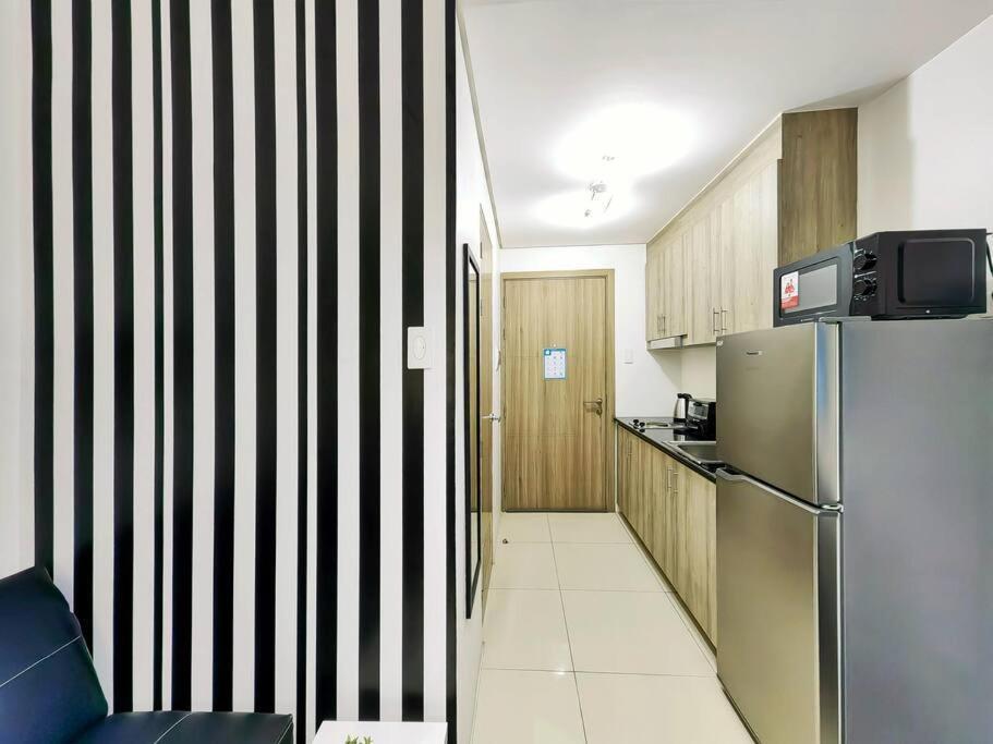 Apartment 1br Unit Condotel W Balcony Fame Residences -fm06 Manila