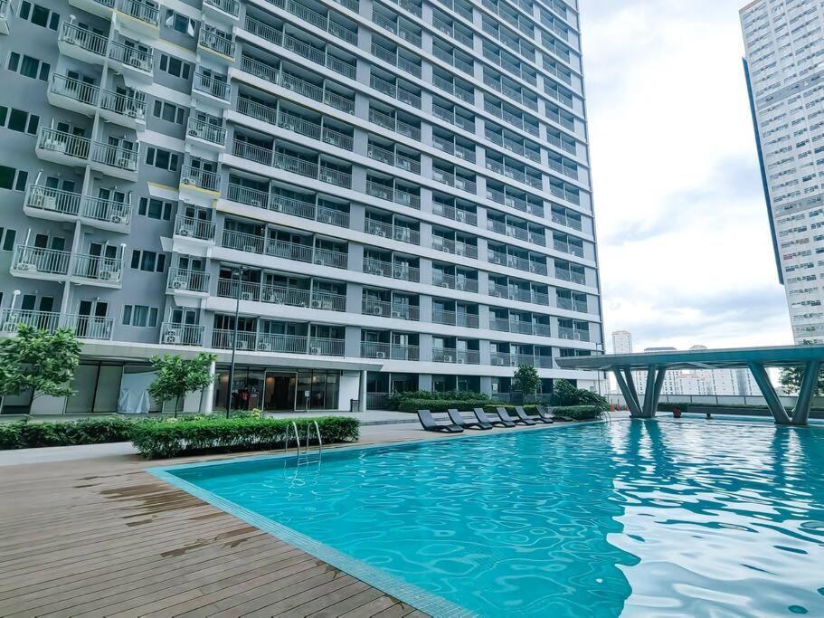 1br Unit Condotel W Balcony Fame Residences -fm06 Apartment *